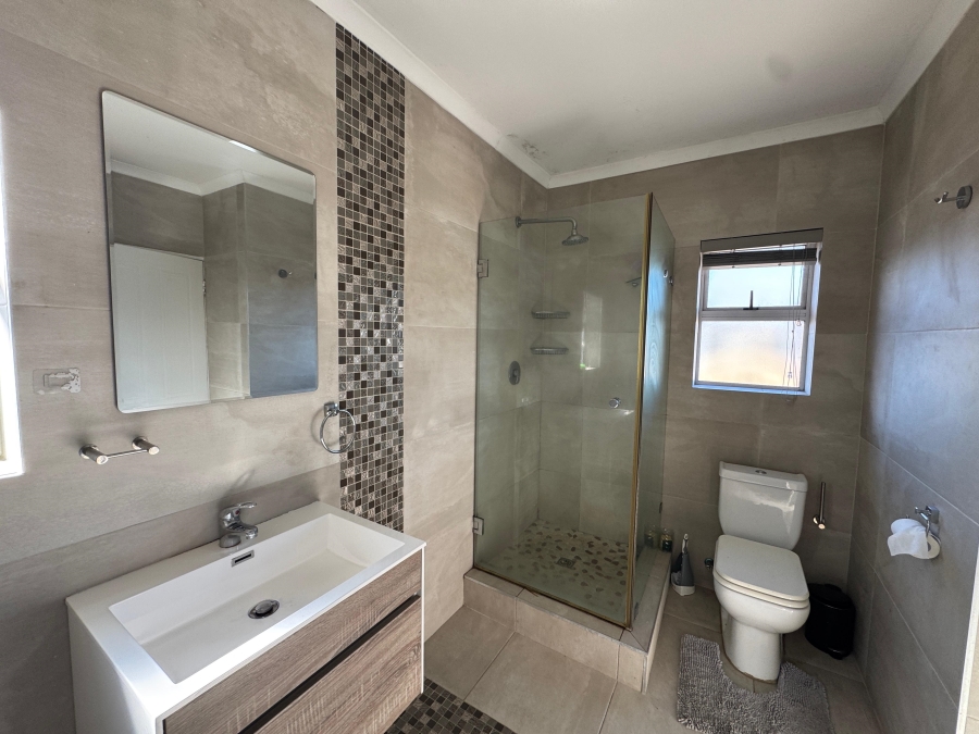 To Let 3 Bedroom Property for Rent in Royal Ascot Western Cape